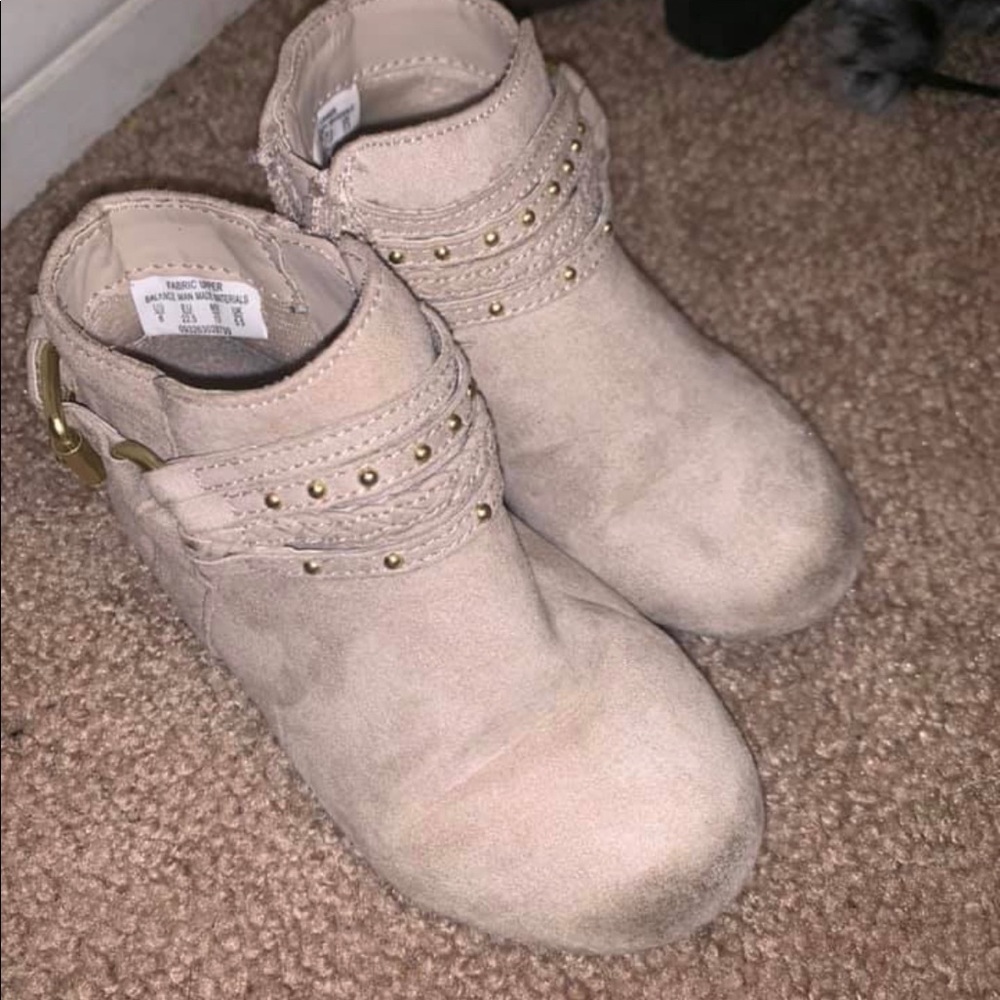 Beige boots